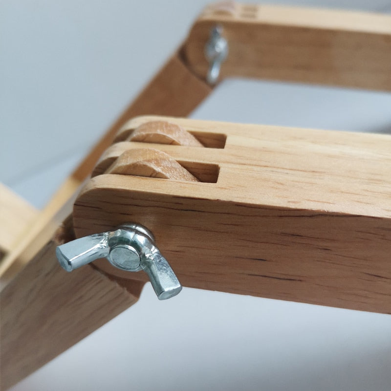 Abajur de Mesa em madeira, adaptável, estilo robô.